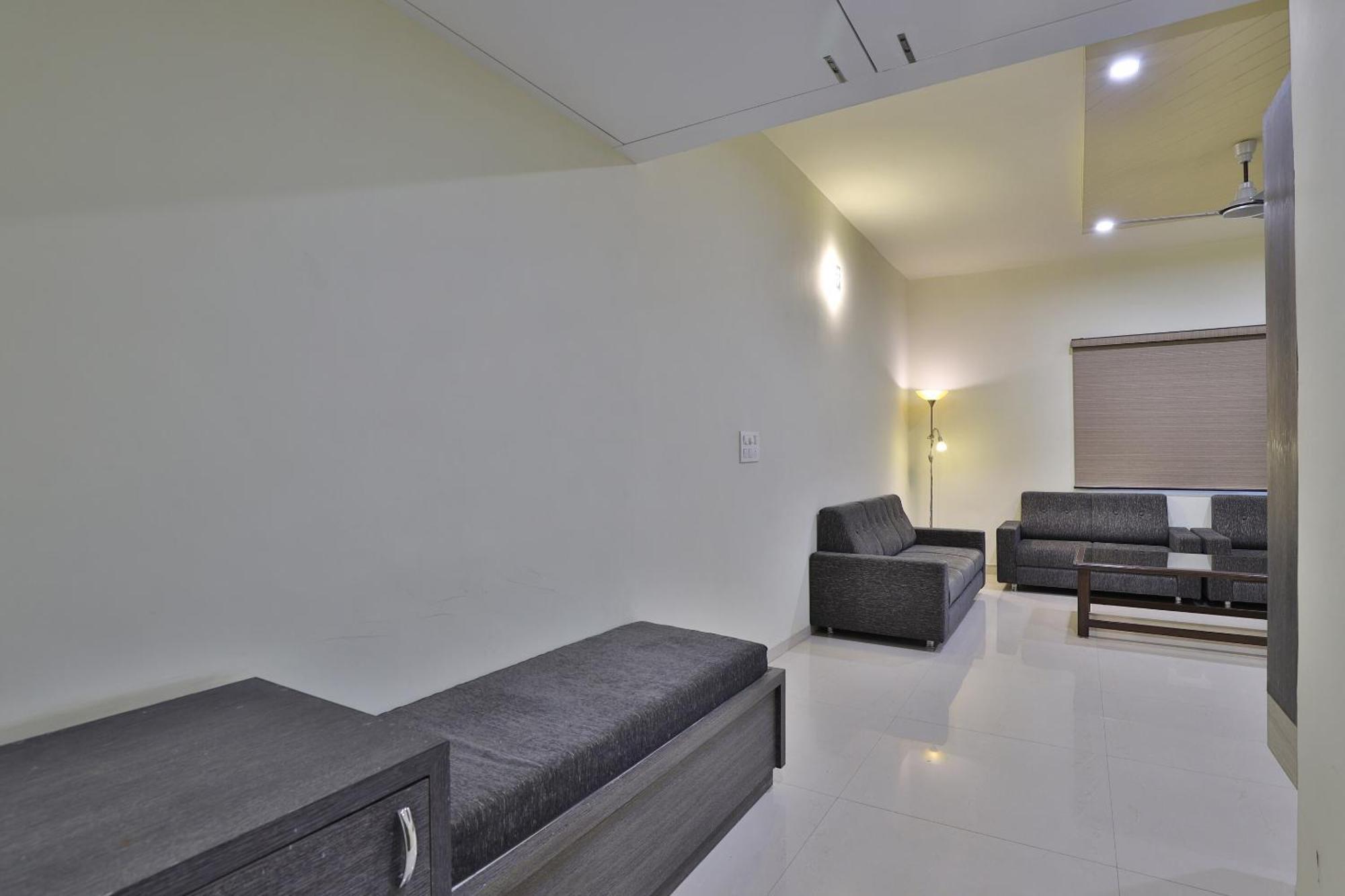 Atithi Resort Bharuch Eksteriør bilde